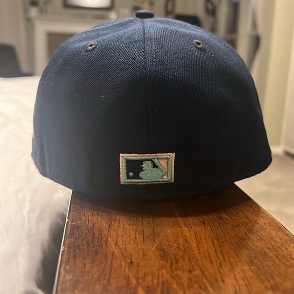 Houston Astros 7-1/4 fitted hat; Peach UV flat bill. Like brand new - Picture 3 of 6